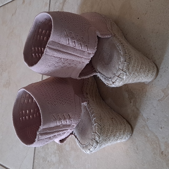 $5 Or 5 For $15 Steven Espadrilles - Picture 3 of 4